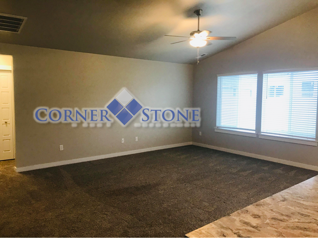Foto del edificio - Great Meridian Home with Bonus Room!
