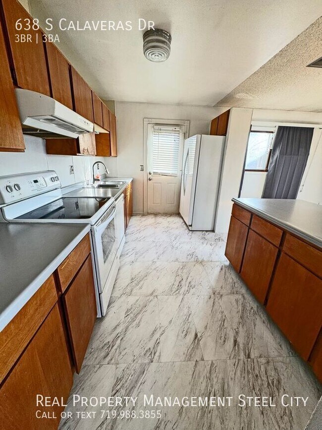 Building Photo - 3-bed 2.5 bath Home located in Pueblo West