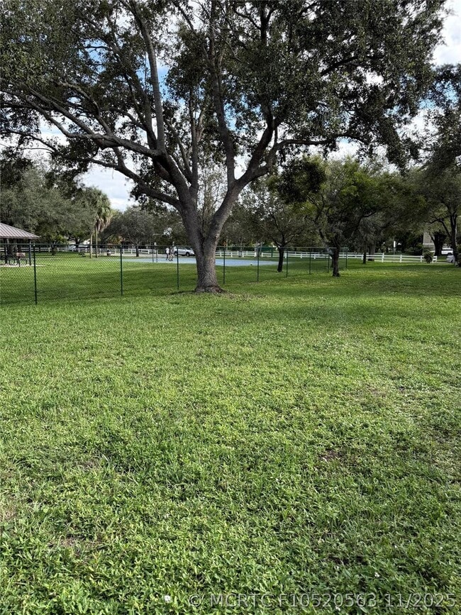 Building Photo - 2033 Coral Ridge Dr