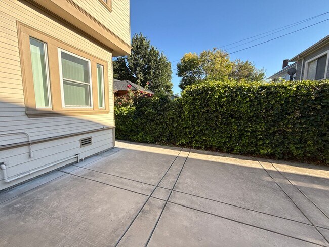 Photo - RC- 3894-3896 Ruby St., Oakland, CA, 94609 Apartment