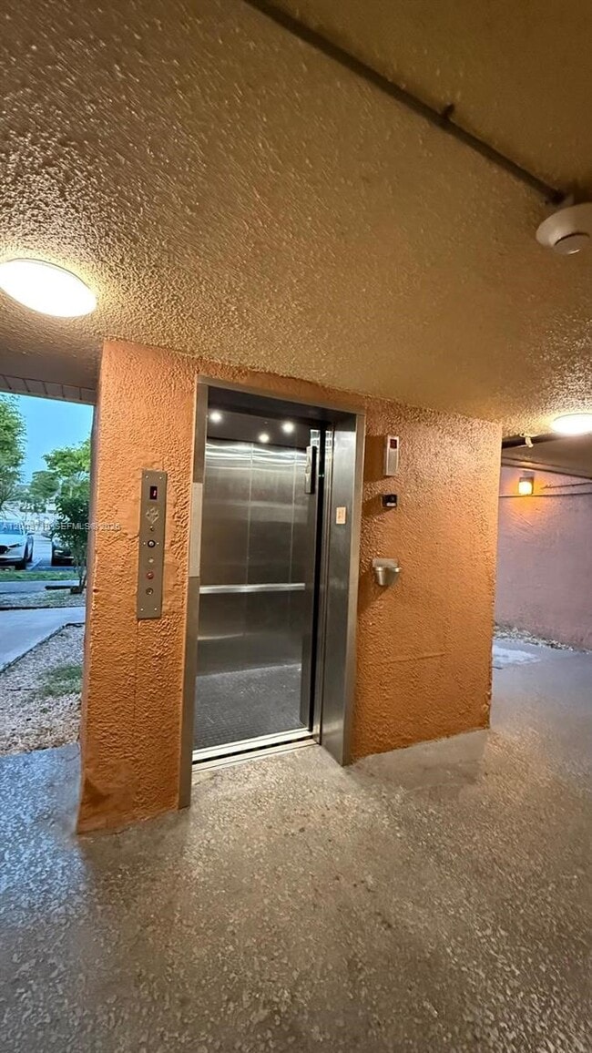 Foto del edificio - 17530 NW 68th Ave