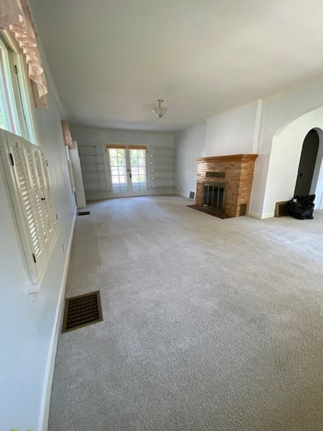 Building Photo - $2,695 / AVAILABLE NOW! 3BD Single Family Home