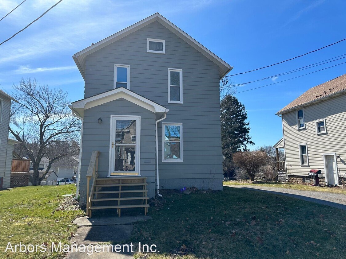 4 br, 2 bath House 226 Park Street House Rental in Grove City, PA