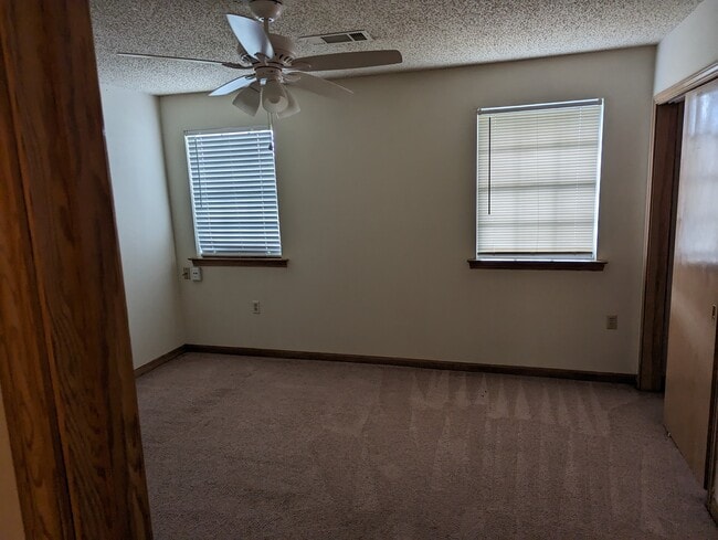 Building Photo - 1535 Savannah Dr