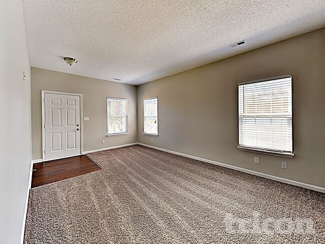 Building Photo - 3916 Roundwood Dr