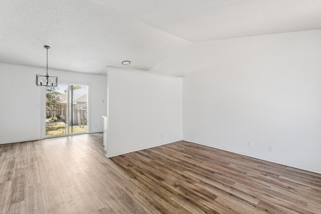 Building Photo - 4319 S Elizabeth Ave