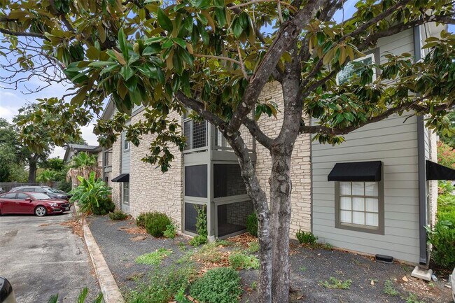 Building Photo - 2303 East Side Dr