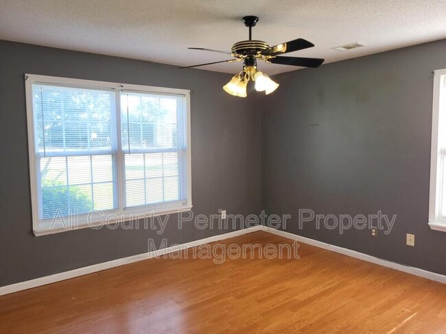 Building Photo - 304 Orchard Way