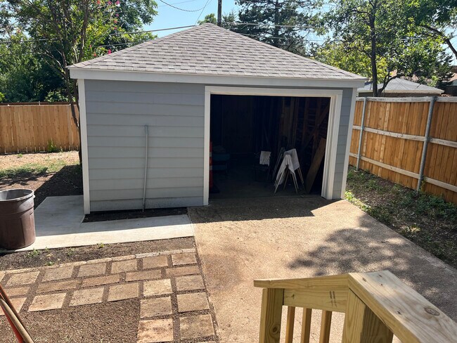Garage - 2718 San Jose Dr