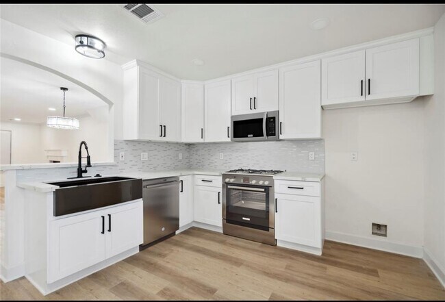 Foto del edificio - 5847 Southington St