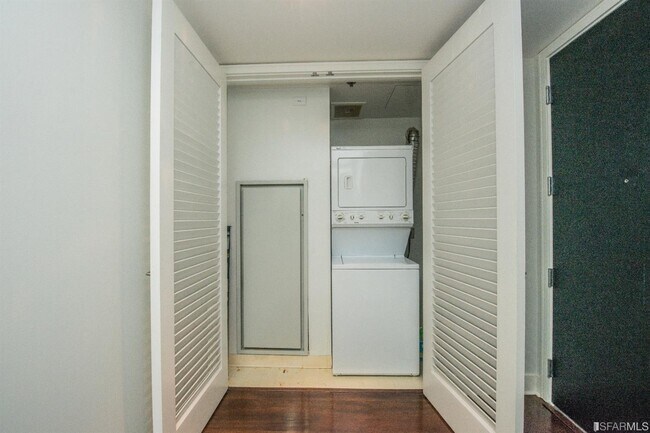Building Photo - 229 Brannan St
