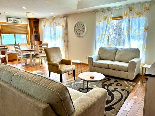 Foto del edificio - 5105 E Fernwood Dr