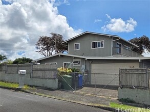 Building Photo - 2447 Auhuhu St