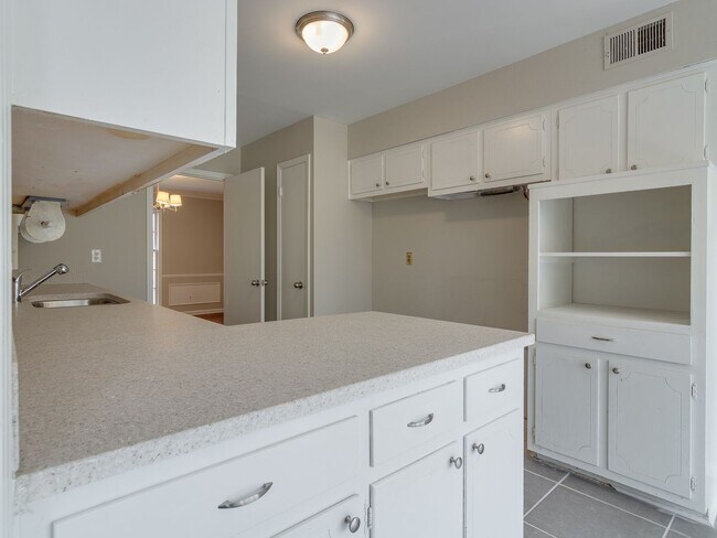 Foto del edificio - Completely redone luxury 3 bedroom rental ...