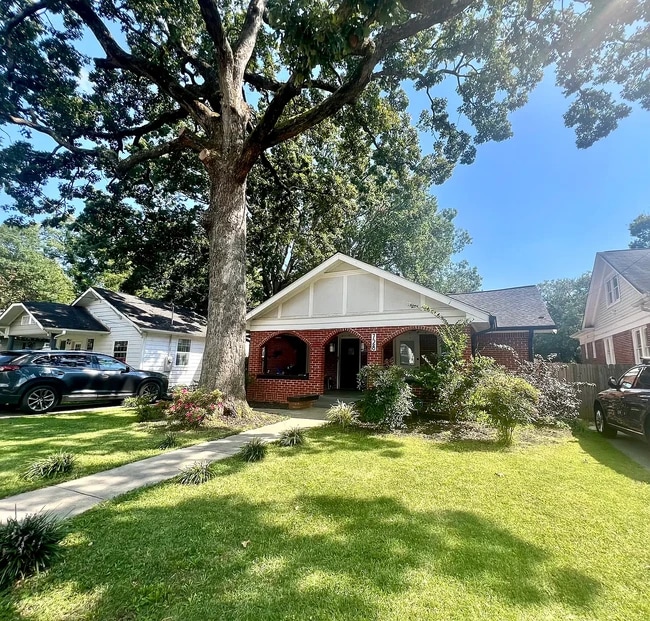 Building Photo - 728 Pearce St SW