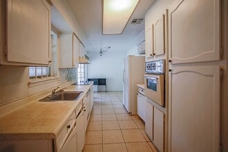Building Photo - 7010 Captain Dr