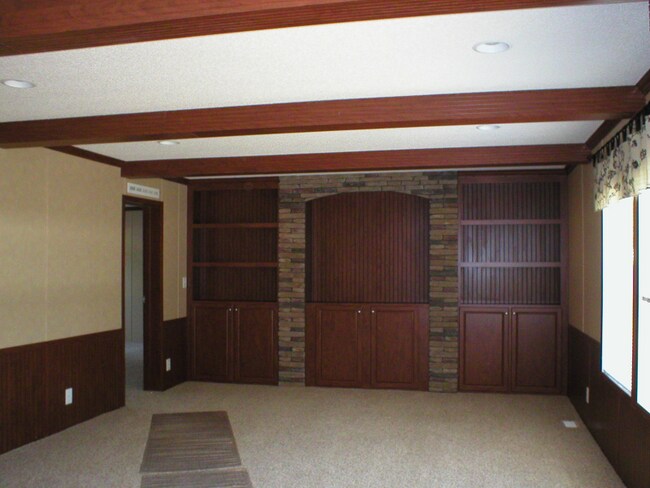 Building Photo - 10 Sunflower Ct