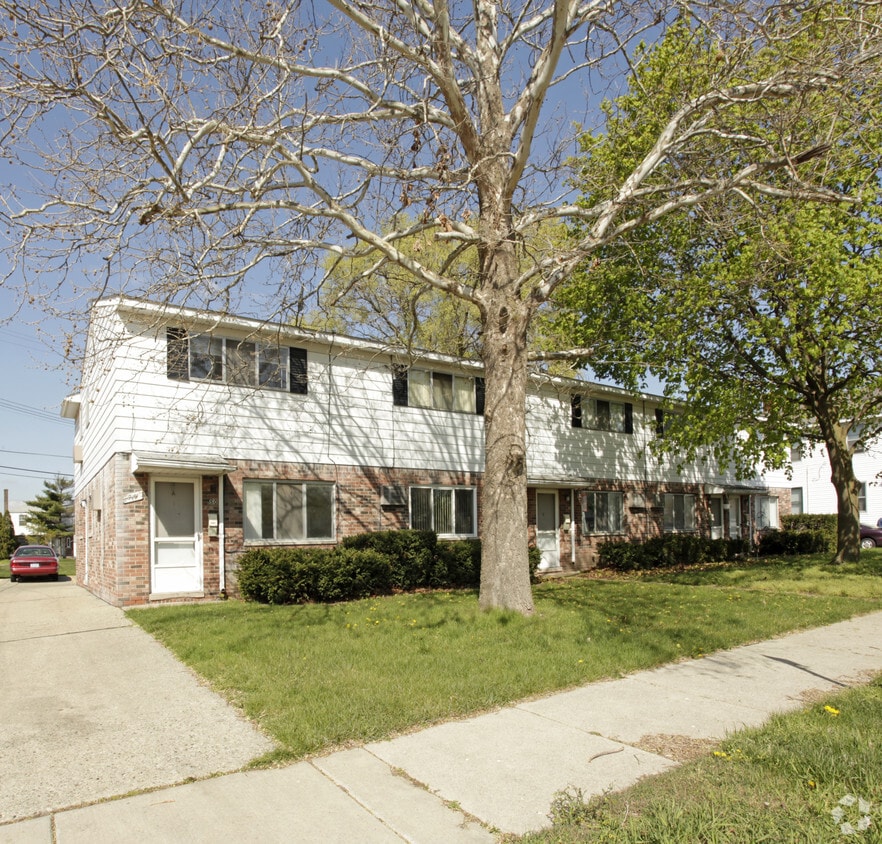 50 Renshaw Ave, Clawson, MI 48017 Apartments in Clawson, MI