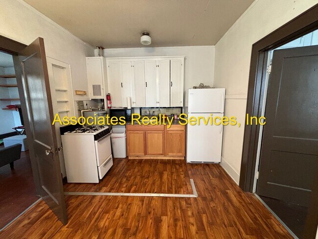 Building Photo - One Bedroom One Bath Near UF ***NO PETS***