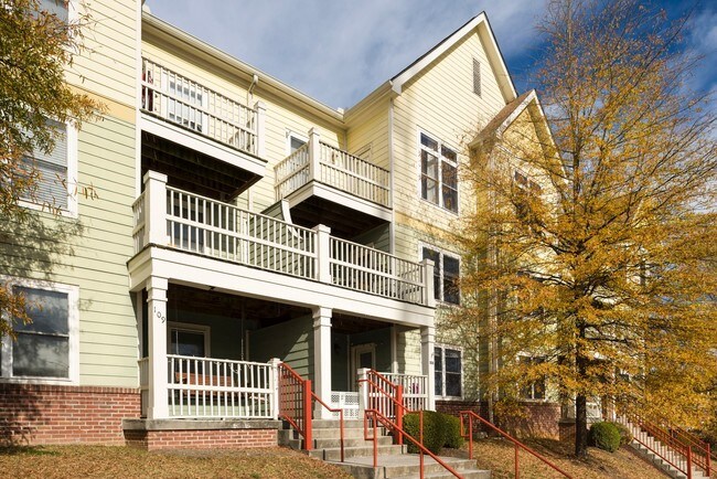 Building Photo - 1517 Laurel Ave