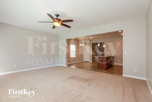 Building Photo - 8120 Dumphries Dr