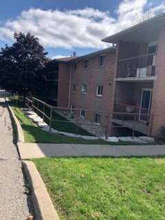 Building Photo - 980 Burnham St