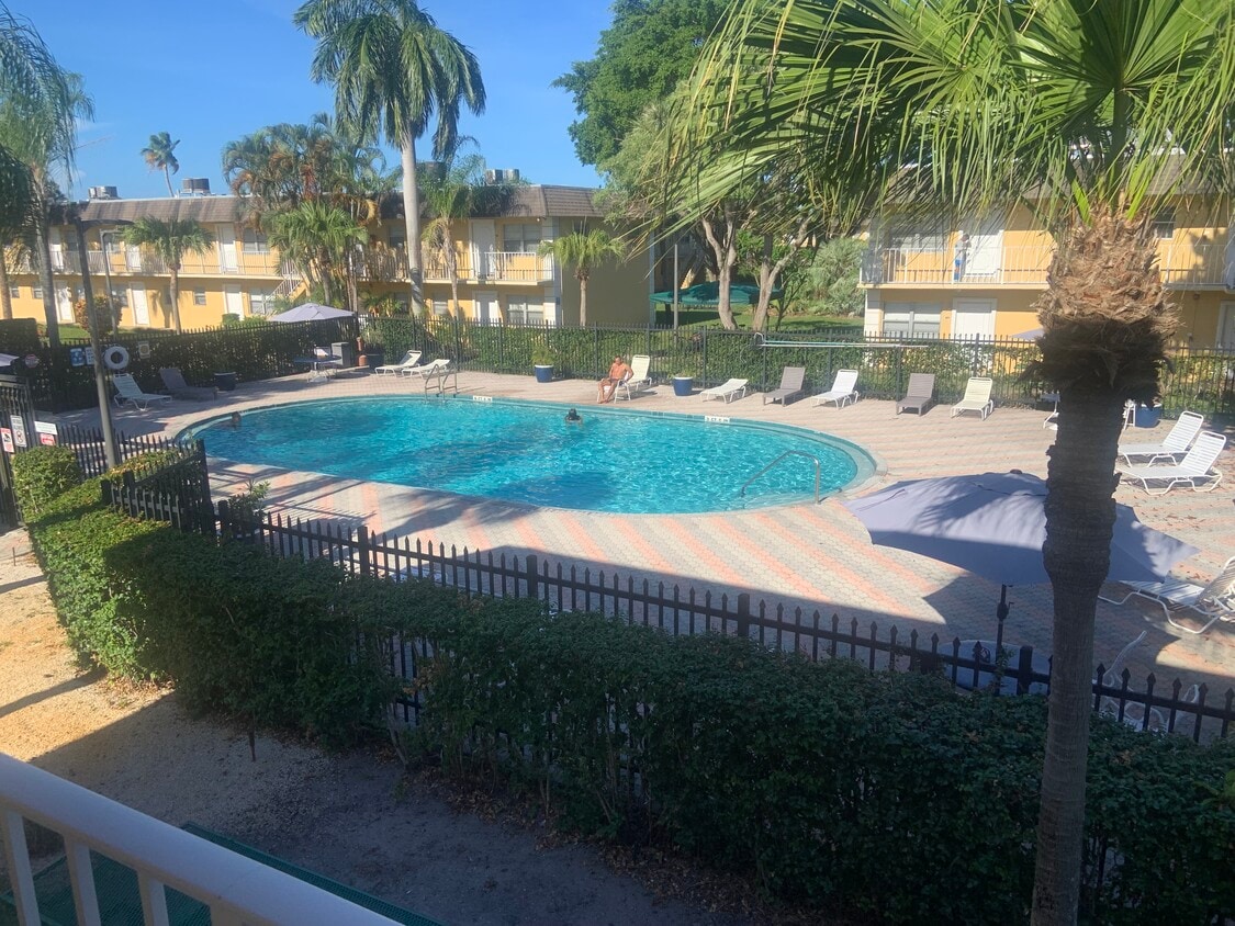 Photo - 5186 NE 6th Ave (Oakland Park, FL)