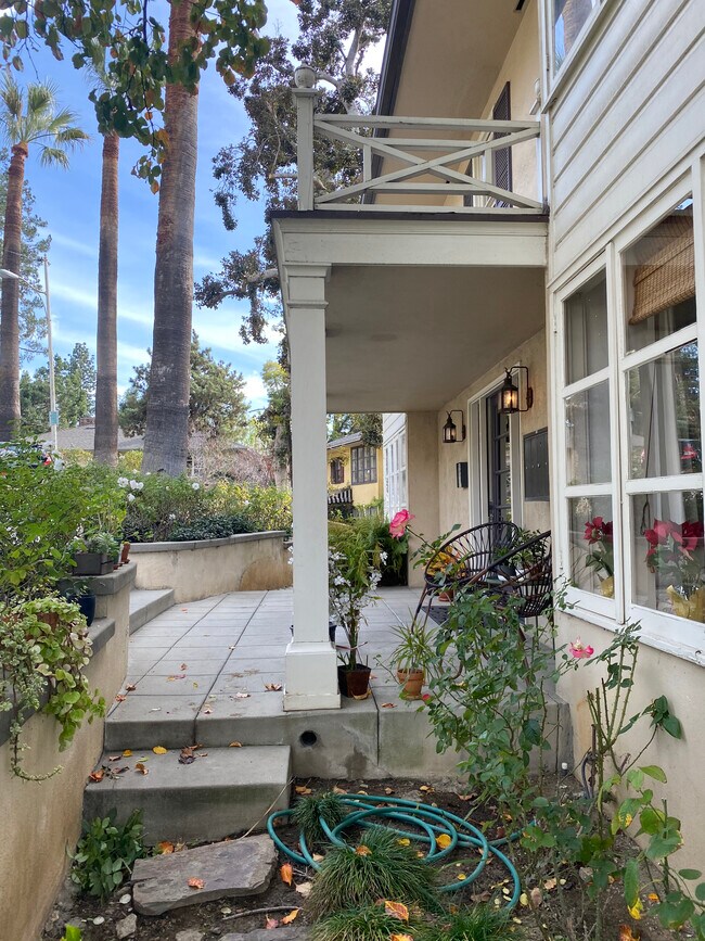 Ample outdoor area - 1609 Raymond Hill Rd