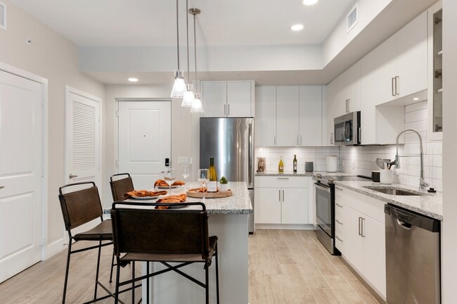 Building Photo - Cortland Uptown Boca