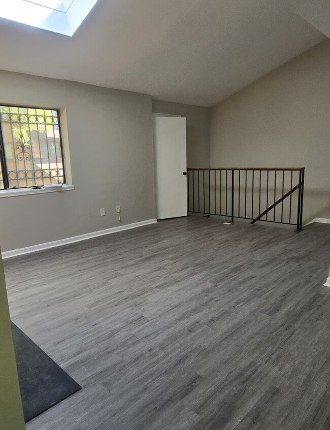 Foto del edificio - 3452 Summit Ct NE