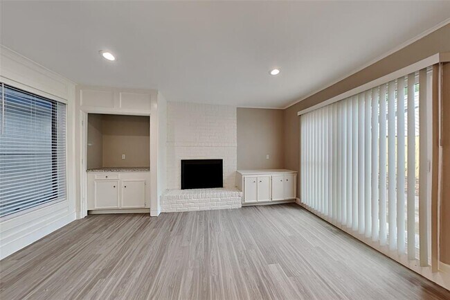 Foto del edificio - 2318 Turtle Creek Dr