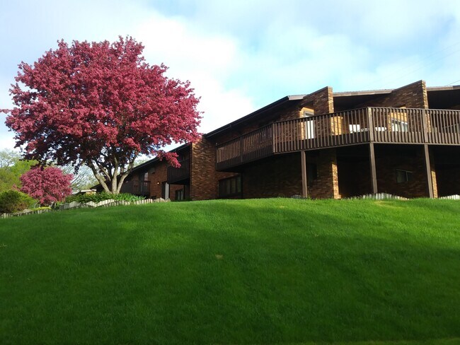 Building Photo - 815 Golf View Ln