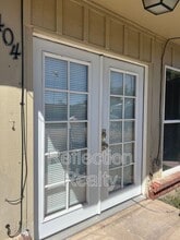 Building Photo - 404 Sunny Ln