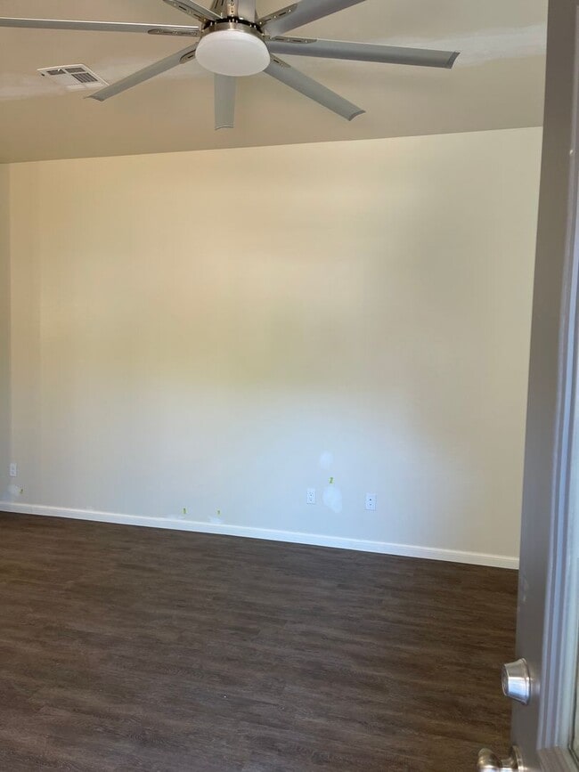 Building Photo - 3 bed 2.5 bath home in The Enclave