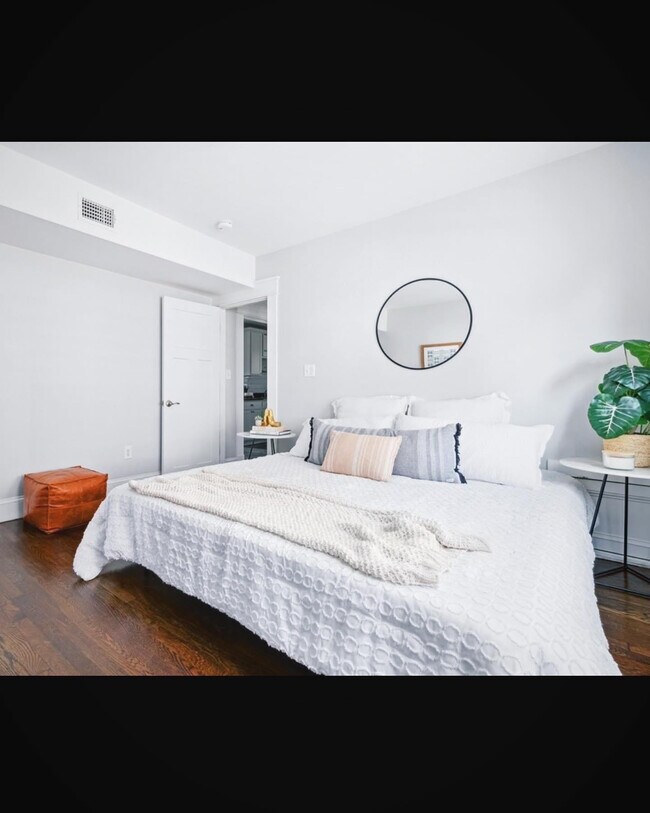 Bedroom 1 - 64 Brent St