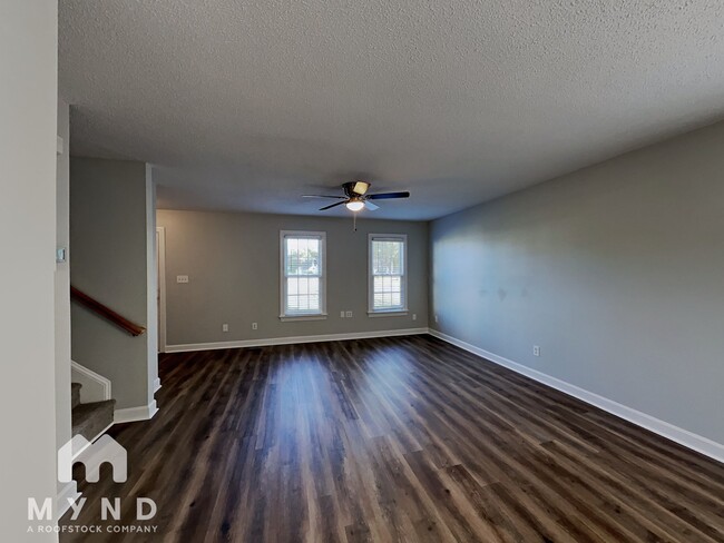 Building Photo - 405 Helleri Ct