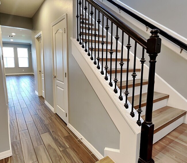 Foto del edificio - 302 Merry Brook Cir