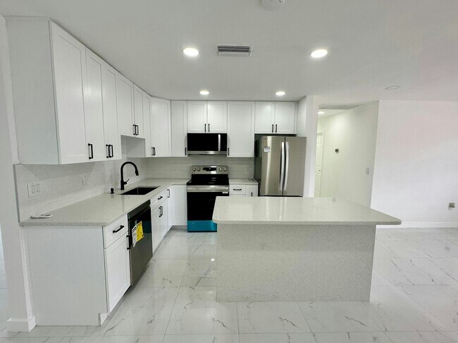 Foto del edificio - 20308 Gentry Ave