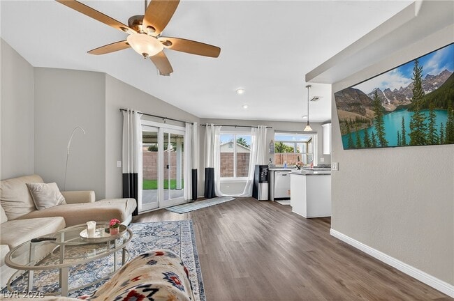 Foto del edificio - 1056 Kennebunk Cir