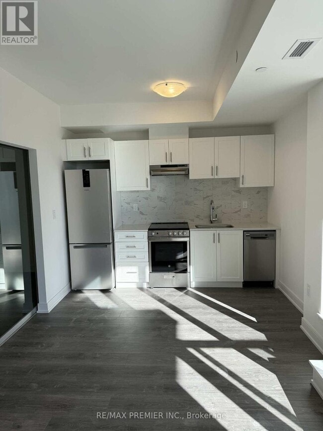 Building Photo - 715 Davis Dr