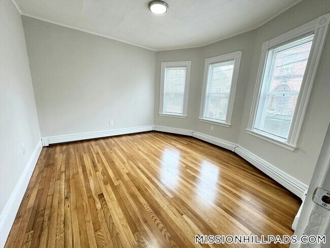 Building Photo - 57 Burrell St