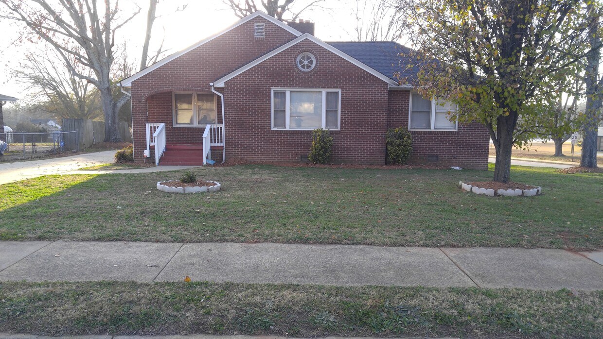 2207 W Parker Rd, Greenville, SC 29617 House Rental in Greenville, SC