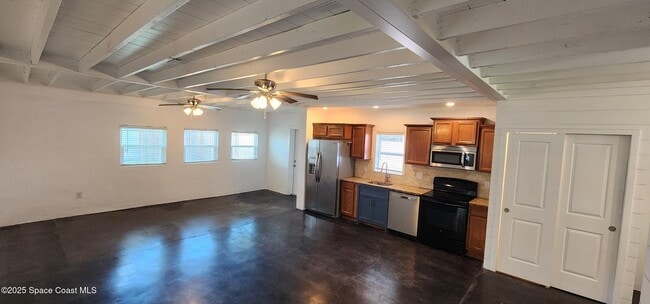 Building Photo - 1576 Avocado Ave