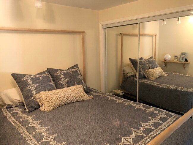 Building Photo - 507 Addison Ave