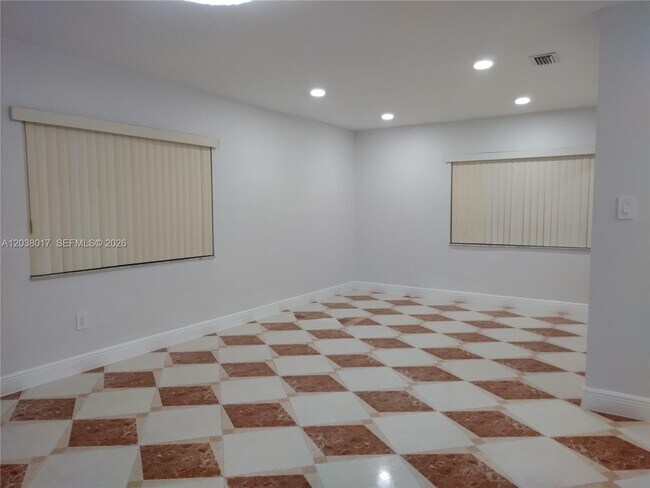 Foto del edificio - 265 NW 190th St