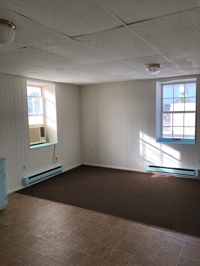 Building Photo - 101 S Broad St Apt 40
