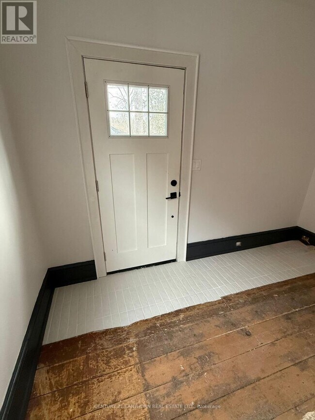 Photo du bâtiment - 44 W Mary St