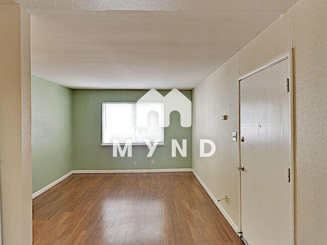 Building Photo - 592 59th St Apt 4