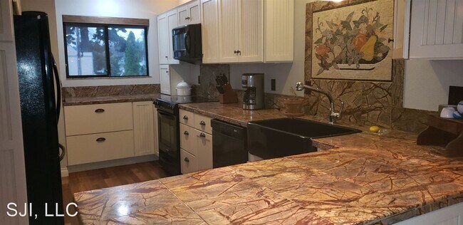 Building Photo - 2 br, 2 bath House - 500 Jensen Alley #B