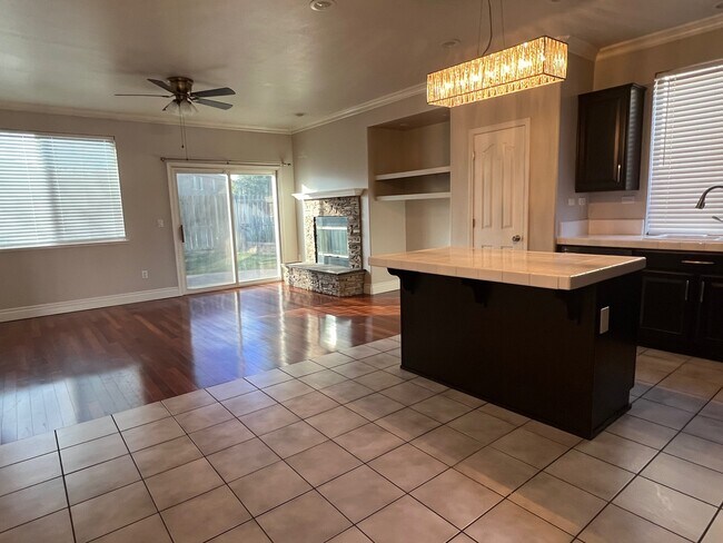 Foto del edificio - 1687 Shoreline Dr